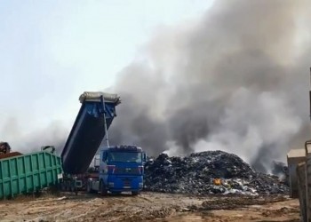 Μαίνεται η φωτιά στη Σίνδο – Δεν υπάρχει κίνδυνος για τους κατοίκους (βίντεο)