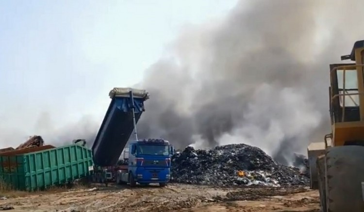 Μαίνεται η φωτιά στη Σίνδο – Δεν υπάρχει κίνδυνος για τους κατοίκους (βίντεο)