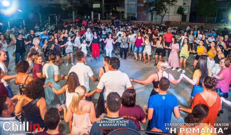 «Κρήτη και Πόντος σμίξανε, οι λύρες ν' ακουστούνε» – Εκρηκτικό γλέντι στα Χανιά (φωτο)