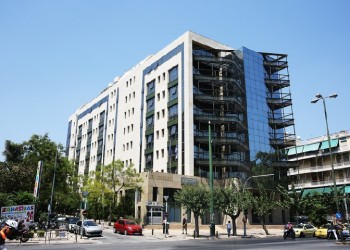 ΥΠΕΝ: Διαγωνισμός για κατεδάφιση αυθαιρέτων στο παραλιακό μέτωπο Αθηνών-Σουνίου