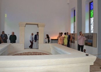 Αϊβαλί: Λαμπρά εγκαίνια στο ανακαινισμένο «Αγίασμα» της Παναγίας της Φανερωμένης (φωτο)