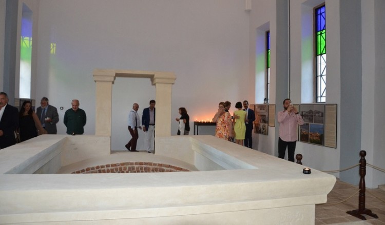 Αϊβαλί: Λαμπρά εγκαίνια στο ανακαινισμένο «Αγίασμα» της Παναγίας της Φανερωμένης (φωτο)