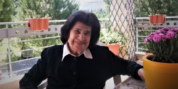 Πέθανε η τραγουδίστρια Άννα Καραμπεσίνη