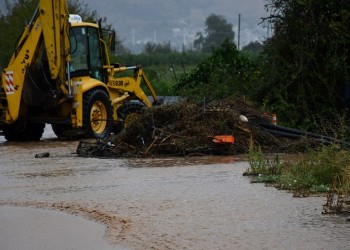 Κυκλώνας Ζορμπάς: Κλειστοί δρόμοι στην Αττική, δεμένα πλοία στα λιμάνια