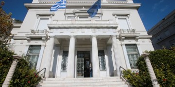 Ποινική δίωξη στις γυναίκες που βανδάλιζαν εκθέματα στα μουσεία