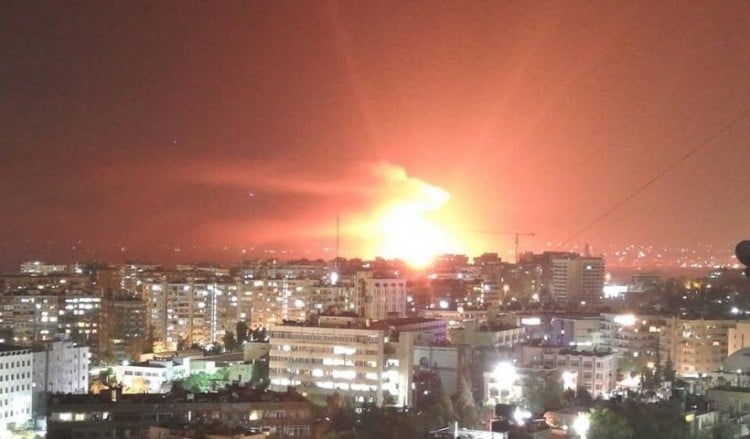 Ισχυρές εκρήξεις σε στρατιωτικό αεροδρόμιο στη Δαμασκό (βίντεο)