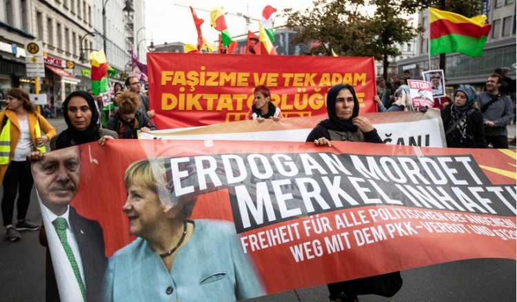 Ο Ερντογάν ρίχνει γέφυρες σε Βερολίνο