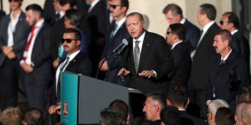 Με αιχμές για ρατσισμό εγκαινίασε μουσουλμανικό τέμενος στην Κολωνία ο Ερντογάν