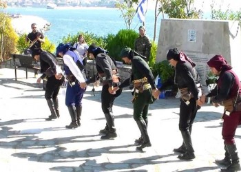 Λαοθάλασσα στη λαμπαδηφορία για τη Γενοκτονία των Ποντίων στην Καβάλα