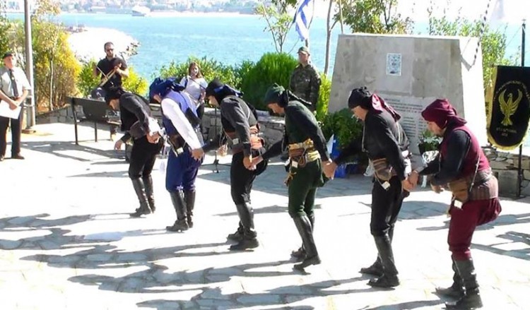 Λαοθάλασσα στη λαμπαδηφορία για τη Γενοκτονία των Ποντίων στην Καβάλα