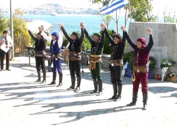 Τίμησαν τους 10 ήρωες με μια συγκινητική σέρρα (βίντεο, φωτο)