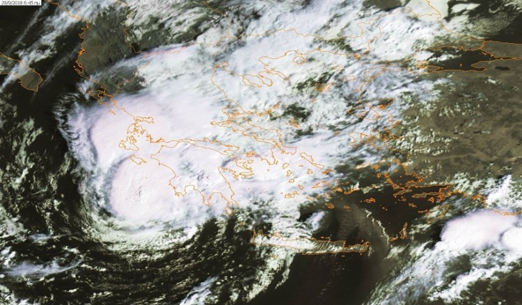 Μεσογειακός κυκλώνας: Πιο ήπιο το πέρασμά του – Κίνδυνος για πλημμύρες