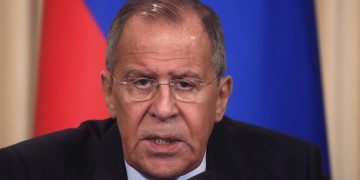 Ο Λαβρόφ σε προληπτική καραντίνα μετά από επαφή με κρούσμα κορονοϊού