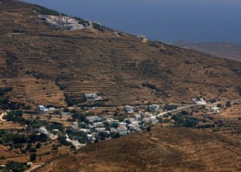 Τραγωδία στην Τήνο: Νεκροί οι δύο εργάτες που καταπλακώθηκαν από τοίχο