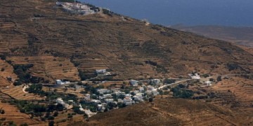 Τραγωδία στην Τήνο: Νεκροί οι δύο εργάτες που καταπλακώθηκαν από τοίχο