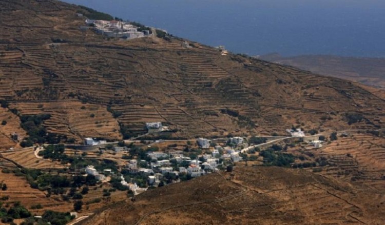 Τραγωδία στην Τήνο: Νεκροί οι δύο εργάτες που καταπλακώθηκαν από τοίχο