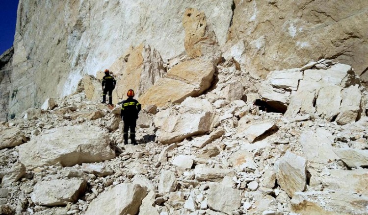 Απαγόρευση προσέγγισης επικίνδυνων σημείων στην παραλία Ναυάγιο στη Ζάκυνθο