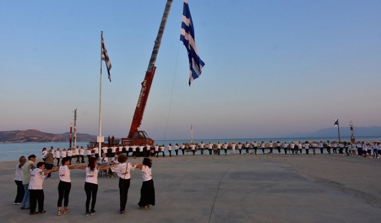 Χόρεψαν χασαποσέρβικο για ρεκόρ στη Νέα Κίο (βίντεο)