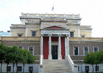 Προσαγωγή δύο γυναικών για τους βανδαλισμούς με λάδι στα μουσεία