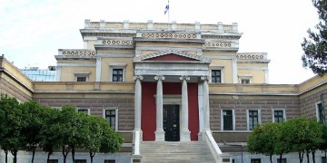 Προσαγωγή δύο γυναικών για τους βανδαλισμούς με λάδι στα μουσεία