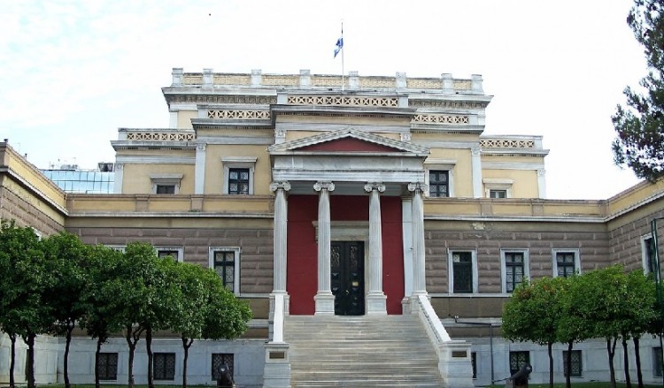 Προσαγωγή δύο γυναικών για τους βανδαλισμούς με λάδι στα μουσεία
