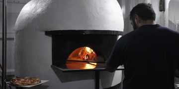 Καντίνα-πιτσαρία με ξυλόφουρνο, η μοναδική στα Βαλκάνια, λειτουργεί στη Θεσσαλονίκη! (φωτο, βίντεο)