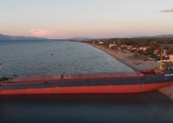 Εύβοια: Τουρκικό πλοίο βγήκε στη στεριά! (βίντεο)