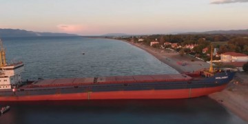 Εύβοια: Τουρκικό πλοίο βγήκε στη στεριά! (βίντεο)