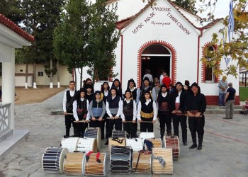 Με ποντιακές φορεσιές η υποδοχή λειψάνων των Αγίων Ιωακείμ και Άννης από την Κύπρο στο Πρόχωμα Θεσσαλονίκης (βίντεο)