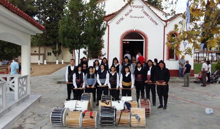 Με ποντιακές φορεσιές η υποδοχή λειψάνων των Αγίων Ιωακείμ και Άννης από την Κύπρο στο Πρόχωμα Θεσσαλονίκης (βίντεο)