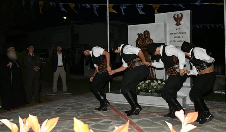 Το Πρόχωμα Θεσσαλονίκης απέκτησε Μνημείο για τη Γενοκτονία των Ποντίων (βίντεο, φωτο)