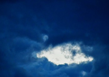 Συννεφιά και δυνατοί άνεμοι την Κυριακή