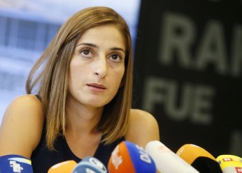 Η δημοσιογράφος Μεσαλέ Τολού μιλά για την παραμονή της στις τουρκικές φυλακές