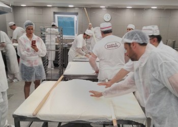 Συλλογή με συνταγές της οθωμανικής και τουρκικής ζαχαροπλαστικής στα Τρίκαλα