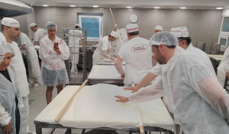 Συλλογή με συνταγές της οθωμανικής και τουρκικής ζαχαροπλαστικής στα Τρίκαλα