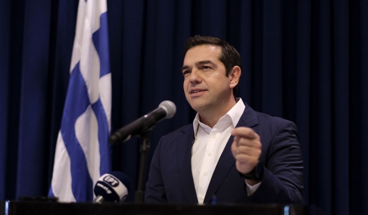 Τσίπρας στη WSJ: Η κυβέρνηση θα επιβιώσει, ακόμα κι αν αποχωρήσουν οι ΑΝΕΛ