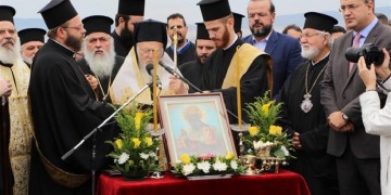 Ο Απ. Τζιτζικώστας με τον Οικουμενικό Πατριάρχη Βαρθολομαίο στη Λιμνοθάλασσα Καλοχωρίου