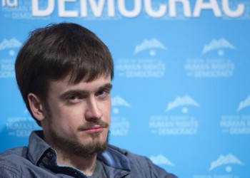 Σε νοσοκομείο του Βερολίνου ο ακτιβιστής των Pussy Riot Πιοτρ Βερζίλοφ