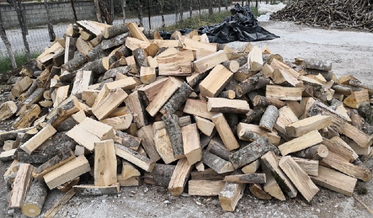 Ποια ξύλα είναι κατάλληλα για το τζάκι