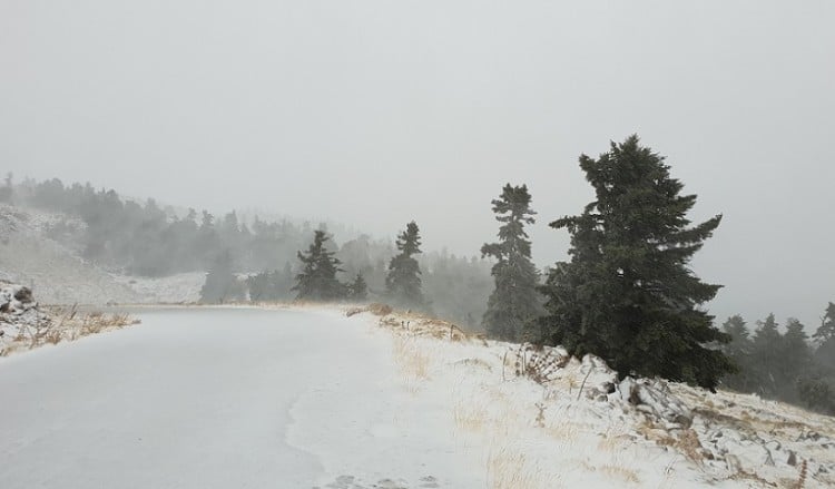 Κακοκαιρία: Με αλυσίδες η κίνηση των αυτοκινήτων σε Δυτική Μακεδονία και Ημαθία