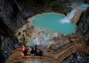 Μπλε λίμνη, ένα μνημείο της φύσης στο δρόμο Κερασούντας-Νικόπολης