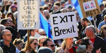 Βρετανία: Απορρίφθηκε η πρόταση που θα εμπόδιζε την έξοδο χωρίς συμφωνία
