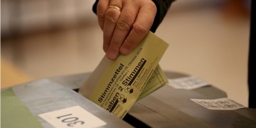 Der Spiegel: Δραματικές απώλειες Χριστιανοδημοκρατών και Σοσιαλδημοκρατών στην Έσση