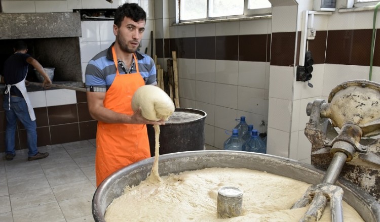Το παραδοσιακό ψωμί που μεγαλώνει γενιές στην Αργυρούπολη του Πόντου - Media Gallery