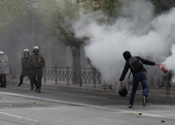 Επεισόδια στην Αθήνα με χημικά από τα ΜΑΤ και πέτρες από κουκουλοφόρους (βίντεο)