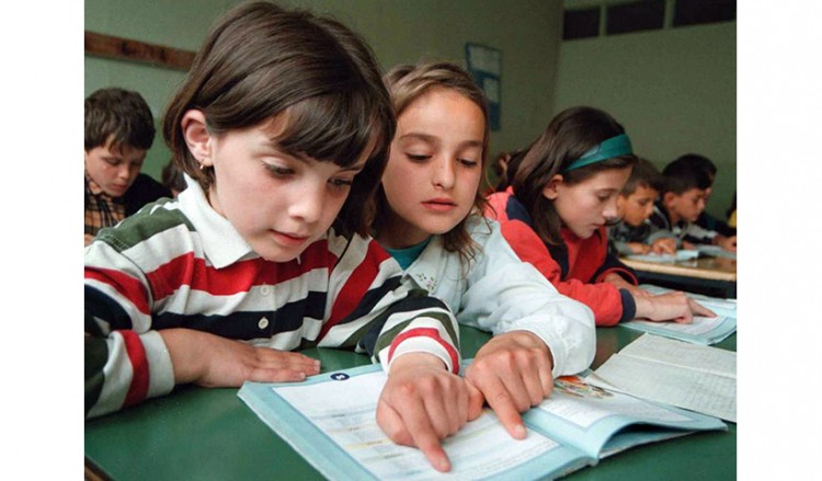 Σκοπιανοί ακραίοι και εθνικιστές στην Επιτροπή Ελλάδας-πΓΔΜ ελέγχου των σχολικών βιβλίων (φωτο, βίντεο)