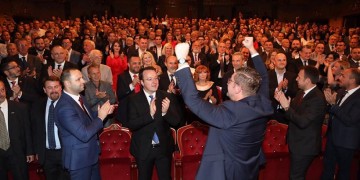 Αναβρασμός στα Σκόπια: Μαζικές διαγραφές από το VMRO-DPMNE