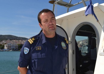 Η Βουλή «υιοθέτησε» τα παιδιά του υποπλοίαρχου Κυριάκου Παπαδόπουλου