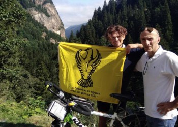 Γιώργος Λυπηρίδης: Ο ποδηλάτης που ταξίδεψε από το Βέρμιο στην Τραπεζούντα αναζητώντας την «κυτταρική μνήμη» (βίντεο)