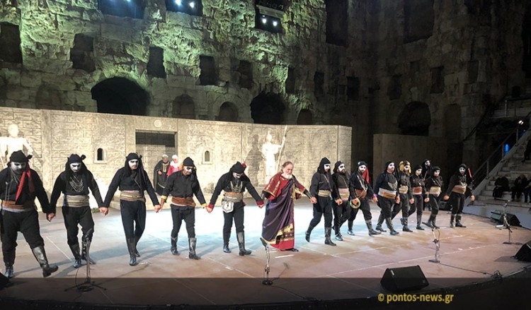 Ο «Οιδίπους Τύραννος» μίλησε ποντιακά και μάγεψε τους θεατές στο Ηρώδειο (βίντεο, φωτο)